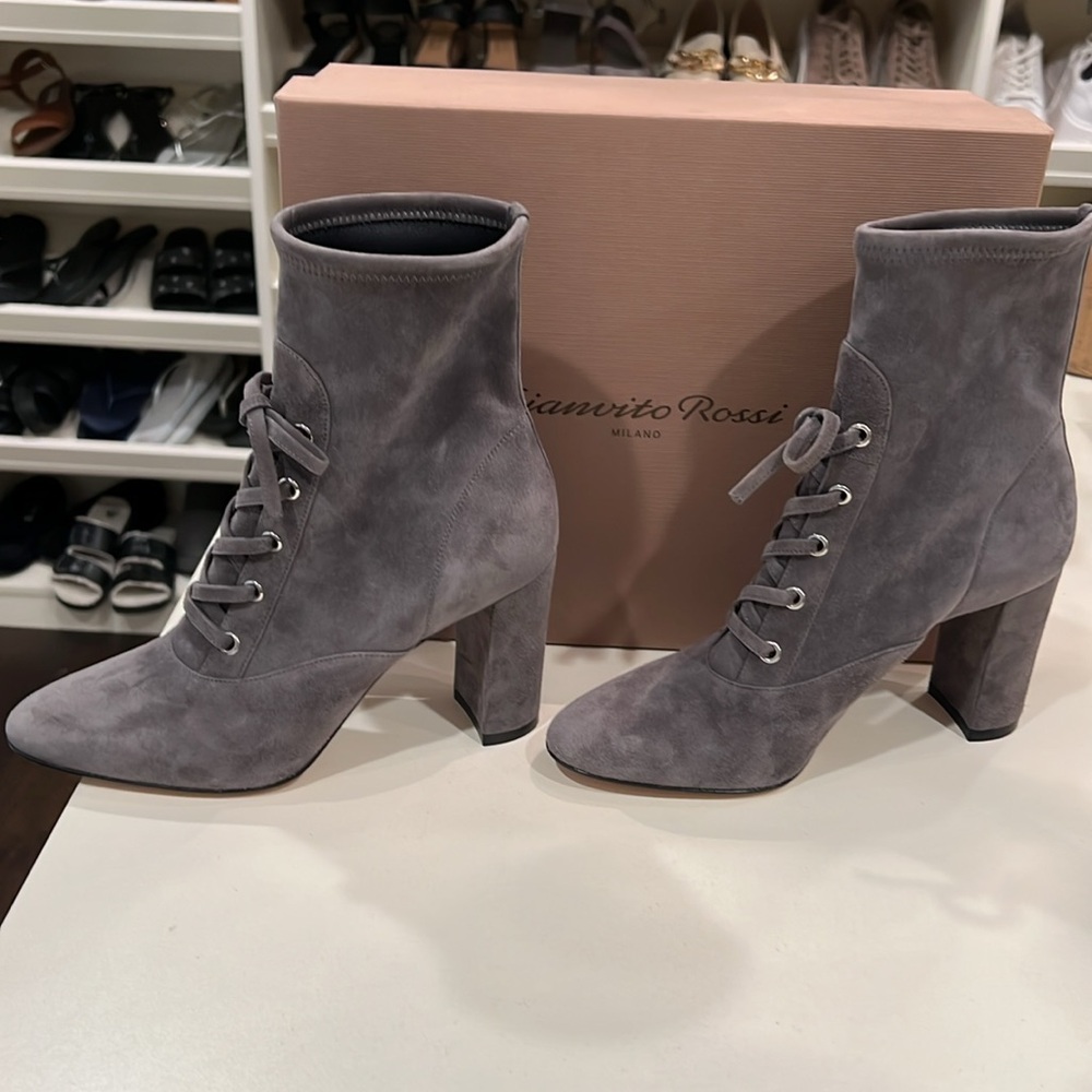 Women’s Gianvito Rossi Gray Suede Lace-Up Pull On Ankle Boots. Size 38 with Box